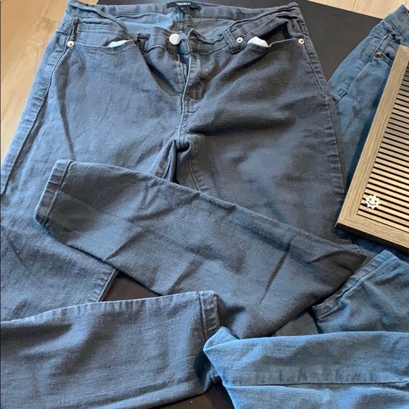 3 FOR $20 - Picture 2 of 7